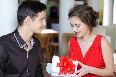 Organise a surprise b'day party for your girlfriend
