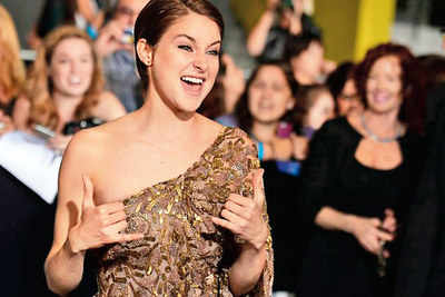Shailene Woodley teaches the new way of saying 'Hello'