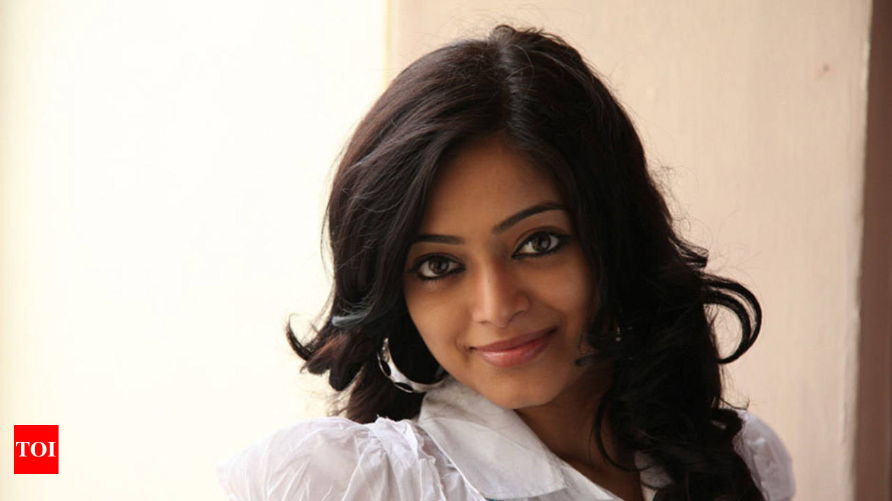 Janani to play a Tulu Brahmin girl in Edison Photos | Malayalam Movie News  - Times of India