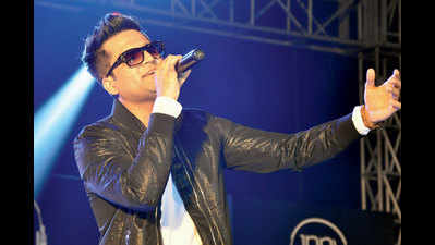Pakistan-based singer Falak Shabir performed at a concert held at St Arnold’s Higher Secondary School in Indore