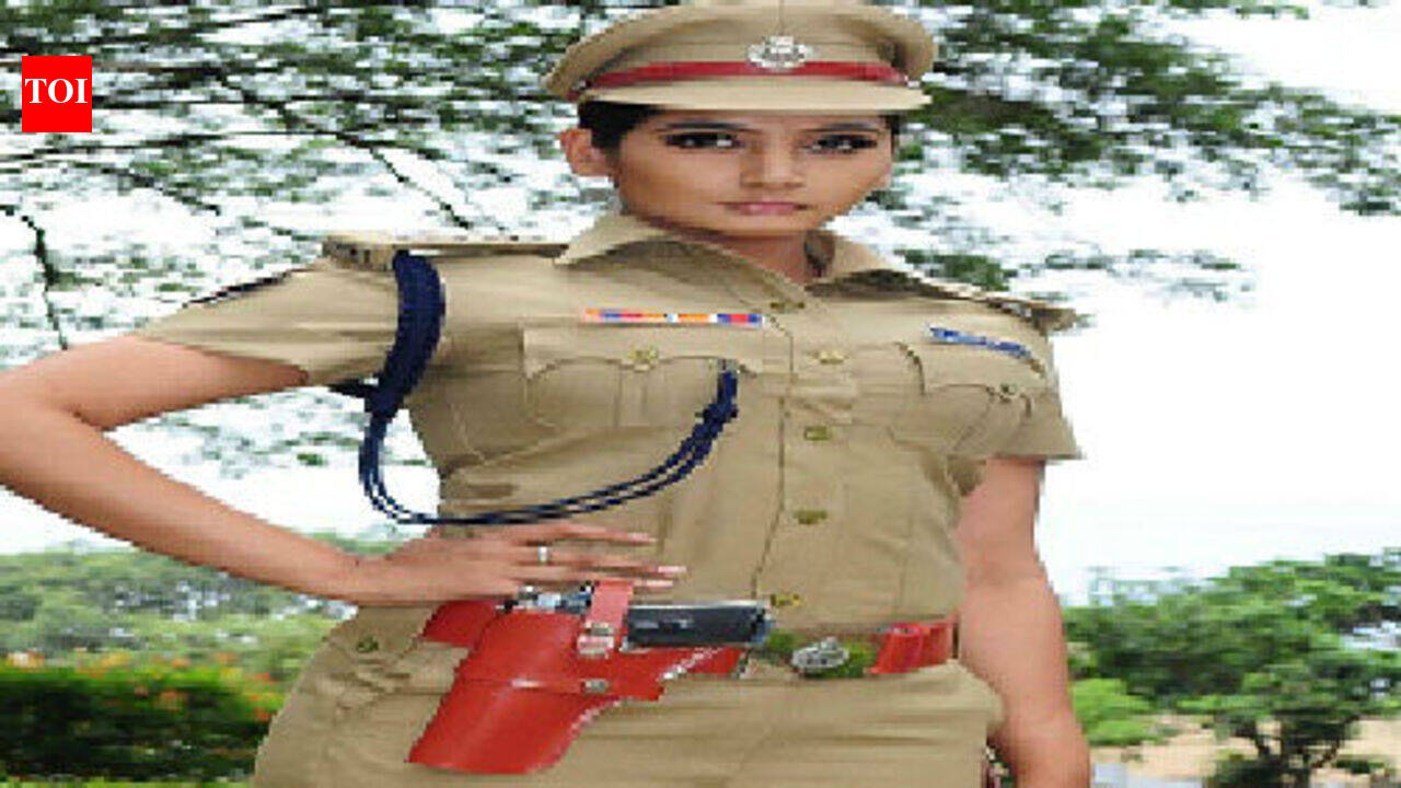 Ragini IPS Movie Review {3/5}: Critic Review of Ragini IPS by Times of ...