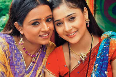 Sara and Parul not on talking terms?