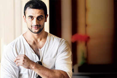 All the lovely girls I know are already in relationships: Arunoday Singh
