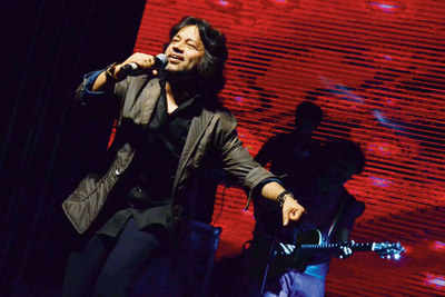 Kailash Kher performs at a musical concert, Aman – Tu Mera Hero in Delhi