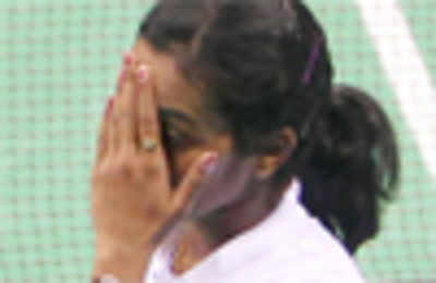 Srikanth storms into semis, Sindhu out