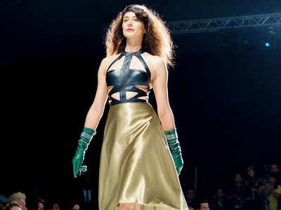 <arttitle><b> </b>Pooja Batra Walks L.A Fashion week as a Show Stopper</arttitle>