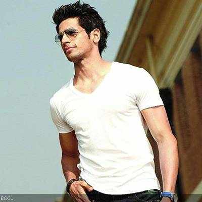 On-screen kissing is just a hype: Siddharth