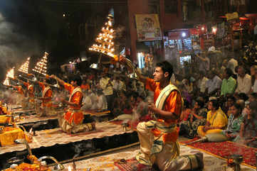 Evening prayers at Dashaswamedh Ghat