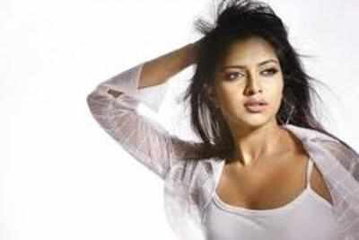 Amala Paul glad to be home during the holy week