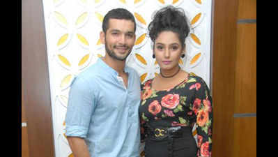 Diganth and Ragini Dwivedi get cosy as they meet reporters in Bangalore