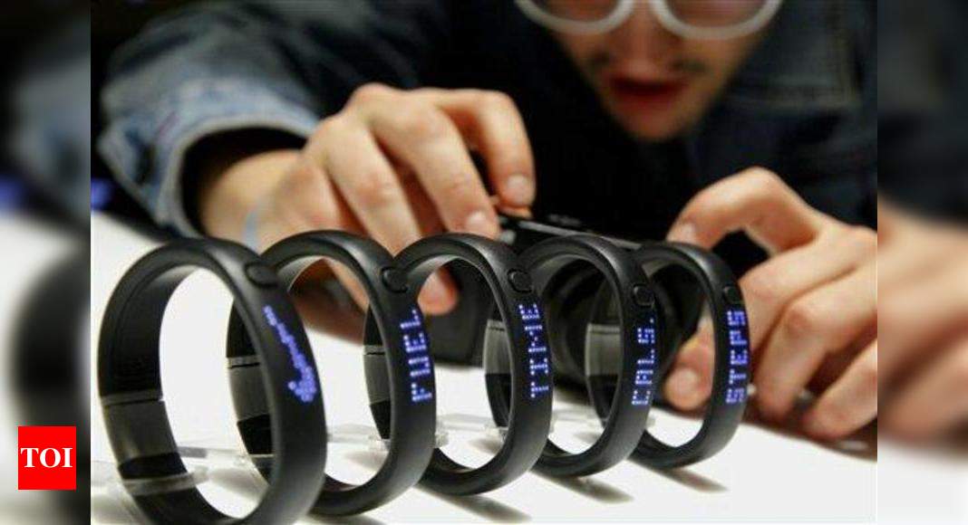 Nike Fuelband Nike To Stop Making Fuelbands Report Times Of India