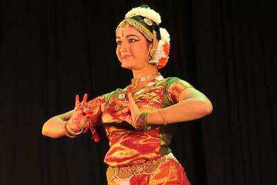 Alekhya Kurra's Kuchipudi Rangapravesham at Global Peace in Hyderabad ...