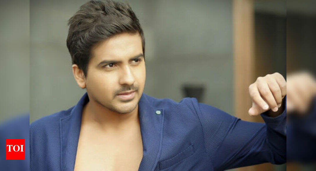 Pushkar goes the Saif way | Marathi Movie News - Times of India