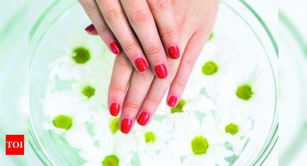 The Beauty Department: Your Daily Dose of Pretty. - MANI MONDAY: DIY GLITTER  POLISH