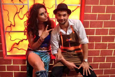 Ragini Dwivedi gets up, close and personal with Diganth