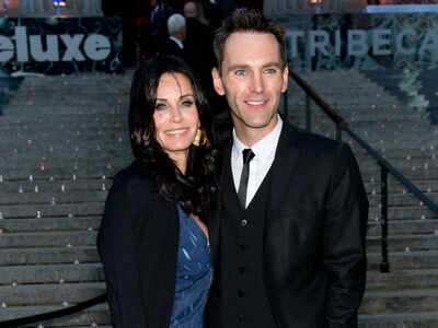 Courteney Cox sparks engagement rumours