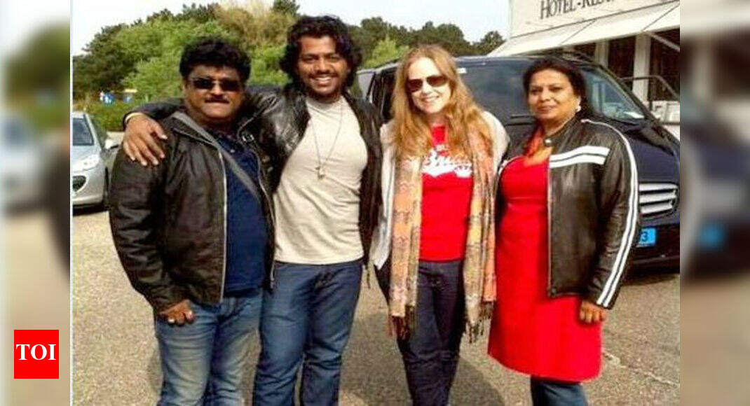 Jaggesh, family celebrate Gururaj's wedding at Netherlands | Kannada ...