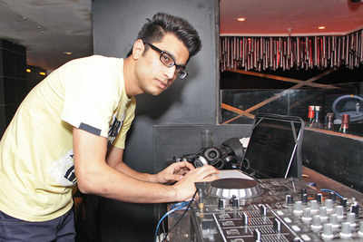 DJ Mayank rocks the night at Punjabi Bagh in Delhi