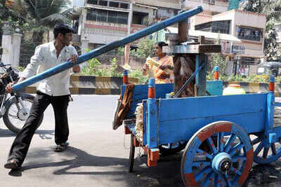 Handmade sugarcane juice getting popular