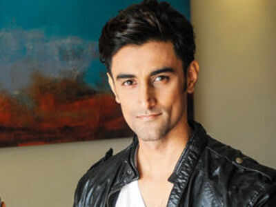 Kunal Kapoor launches Philips India's new AquaTouch