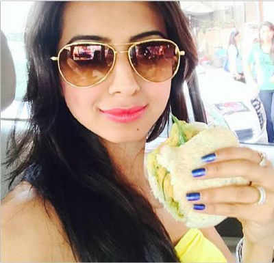 Sanjjanaa binges on food in Mumbai