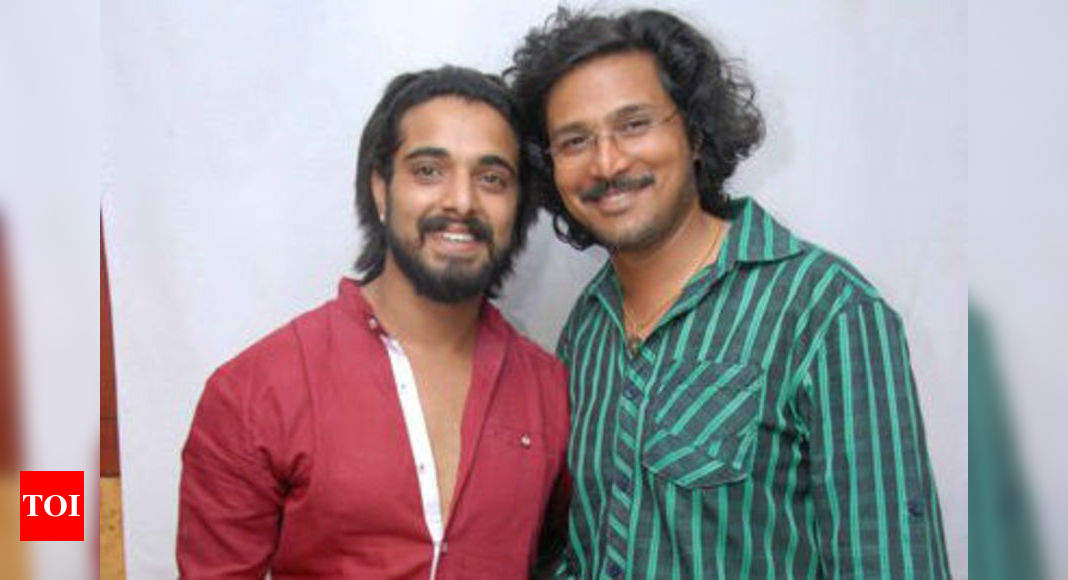 Rajesh Krishnan and Chetan Gandharva's bromance at Melody press meet in ...