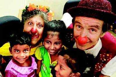 India's medical clowns bring relief to patients