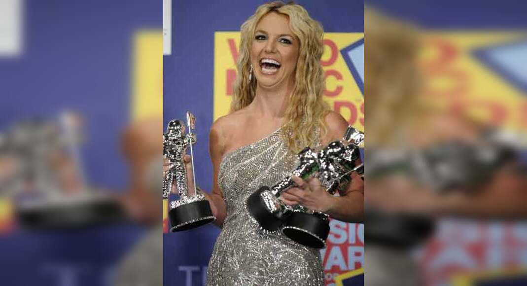 Britney's wardrobe malfunction saved Pics Britney's wardrobe
