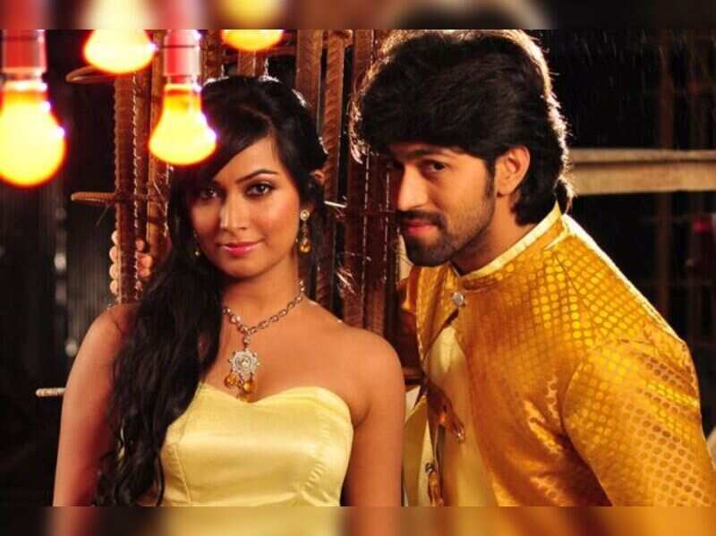 Yash Yash S Fans Go Berserk In Mysore Kannada Movie News Times Of India