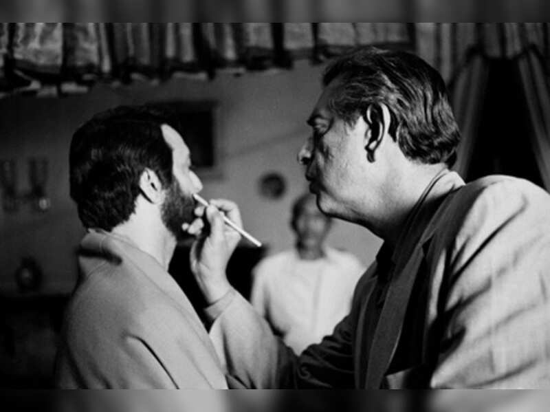 Khaskhabar/प्रख्यात बंगाली अभिनेता सौमित्र चटर्जी (Bengali actor