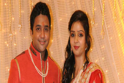City politicians poured in to bless Swati Waghule and Pankaj Sable at their engagement at Hotel Radisson Blu in Nagpur