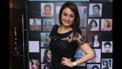Sonia Agarwal poses for the shutterbugs at a fashion show in The Park in Chennai