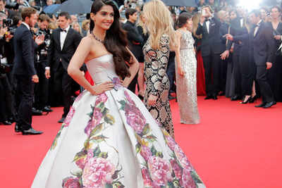 Sonam Kapoor in Cannes with sister Rhea