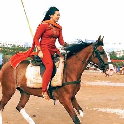 Sona takes off on a horse alone