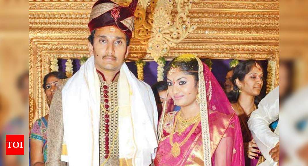 Shivaji throws wedding reception of daughter at JRC Convention Centre ...