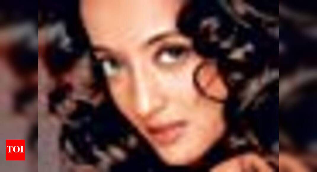 Riya and Raima not together | Hindi Movie News - Times of India