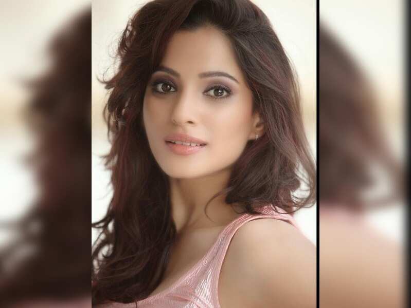 Vandana Gupte Priya Bapat Calls Aniket Vishwasrao Stupid Marathi