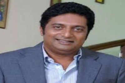 Prakash Raj loses temper at Hyderabad airport