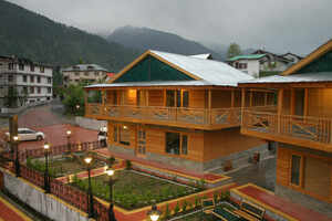 Mid-range stays in Manali