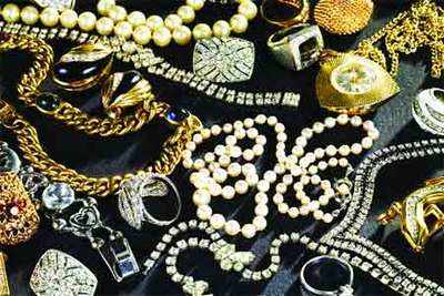 Tips on how to wear vintage jewellery