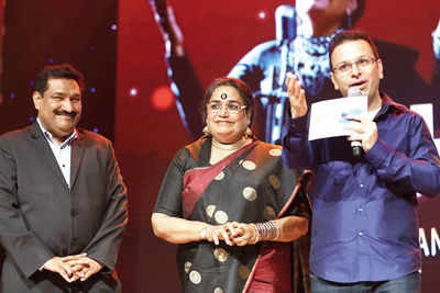Usha Uthup, Alyque Padamsee steal the show at WOW Awards organised by Event Faqs