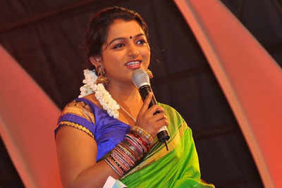 TV anchor Meera Anil to act in Mili