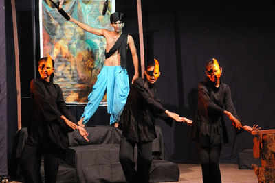 Girish Karnad's play Nagmandal at Sai Sabhagruh in Nagpur was a pleasant experience for city's theatre lovers