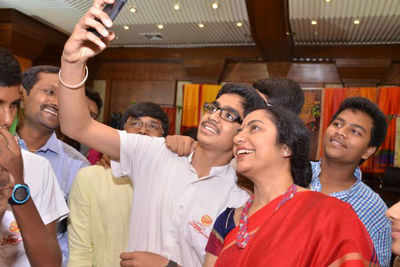 Suhasini Maniratnam bitten by selfie bug