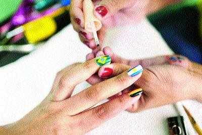 Footie manicures are a trend
