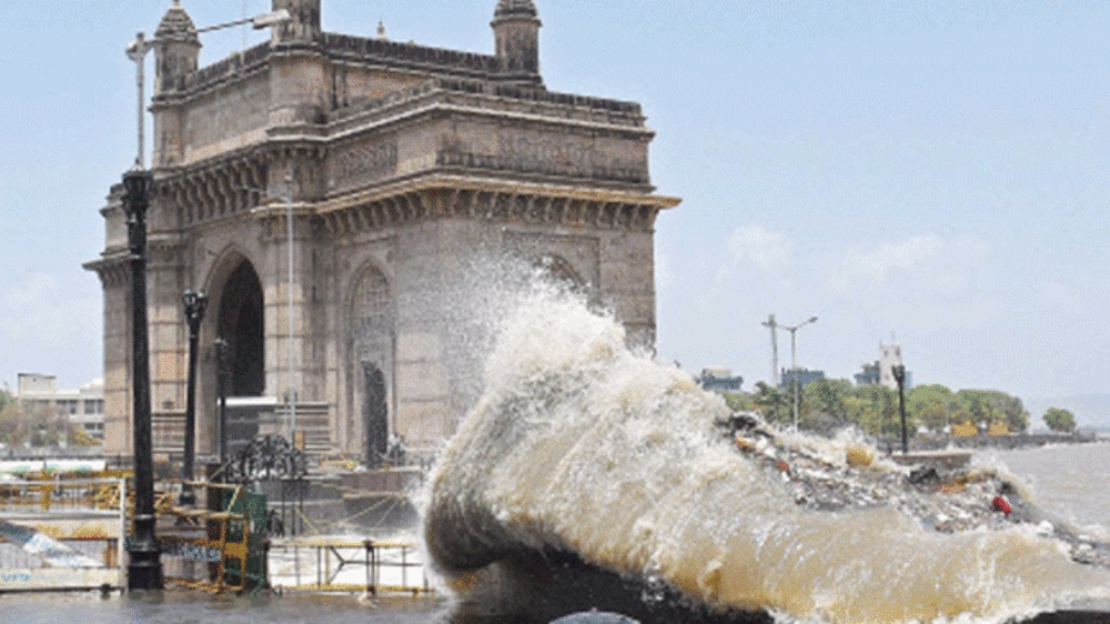 Mumbai high tide alert | The Times of India