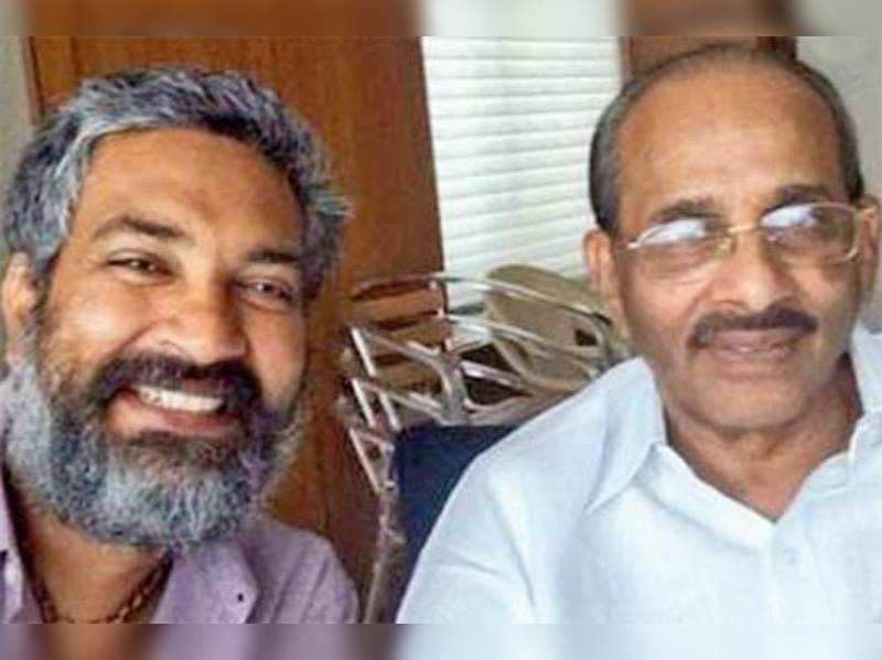 Vijayendra Prasad: Rajamouli clicks a selfie with his father | Telugu