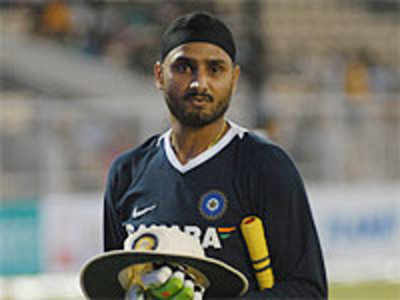 Gilchrist has lost his mental stability, says Harbhajan