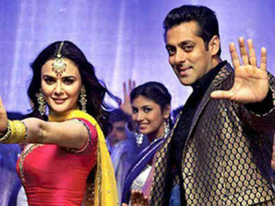 Salman Khan gets angry with media when questioned about Preity Zinta