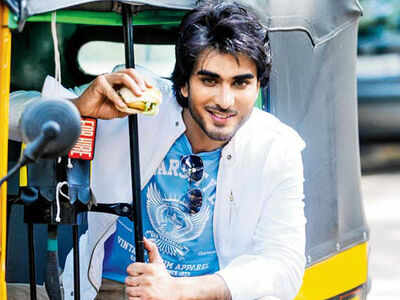 Zindagi: Imran Abbas: Indian soaps are more fantasy-like, Pakistani shows are closer to reality